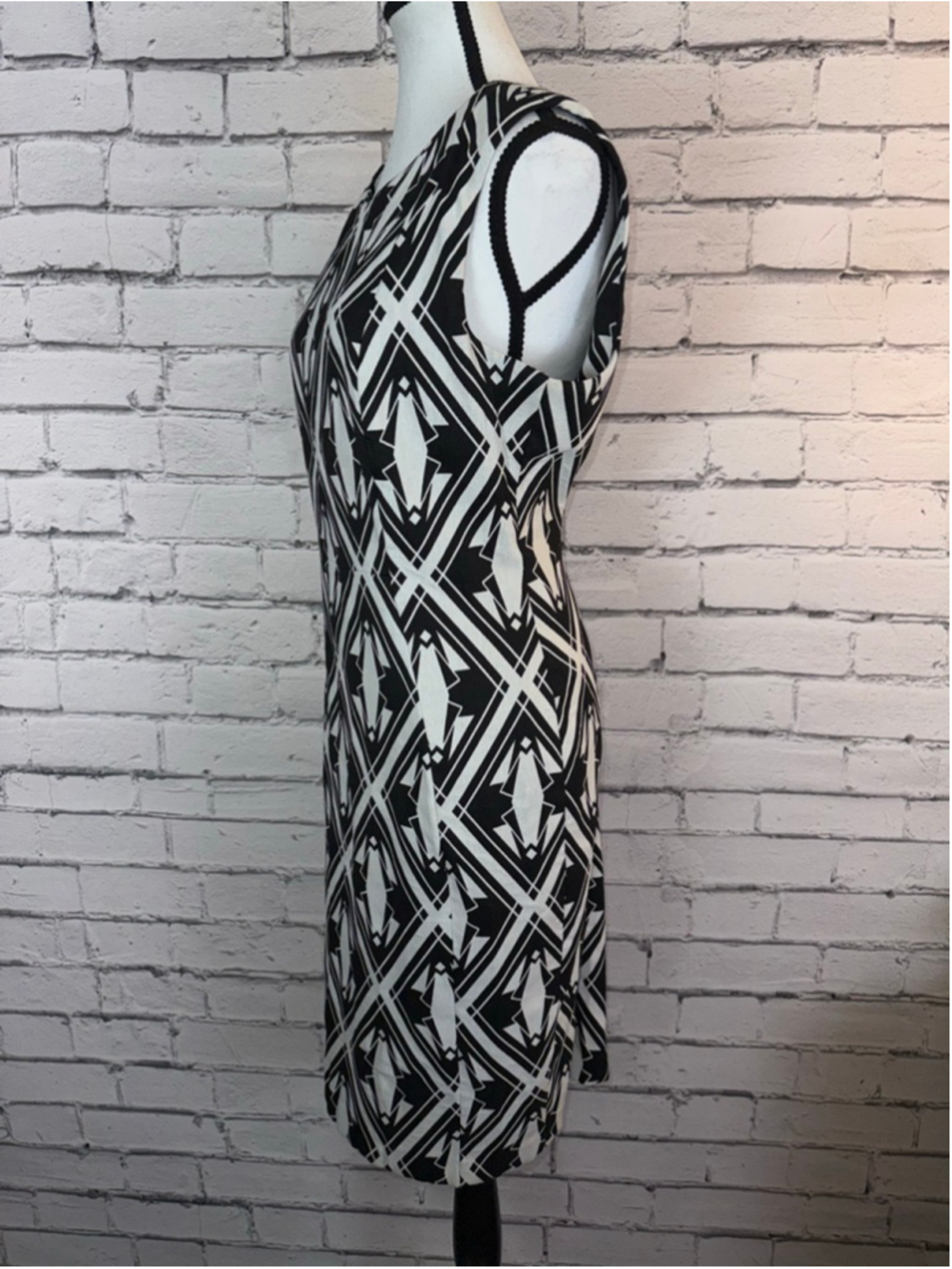 Women's Calvin Klein Dress size 12 Black & White Geometric Sleeveless Mid Length - Picture 8 of 12